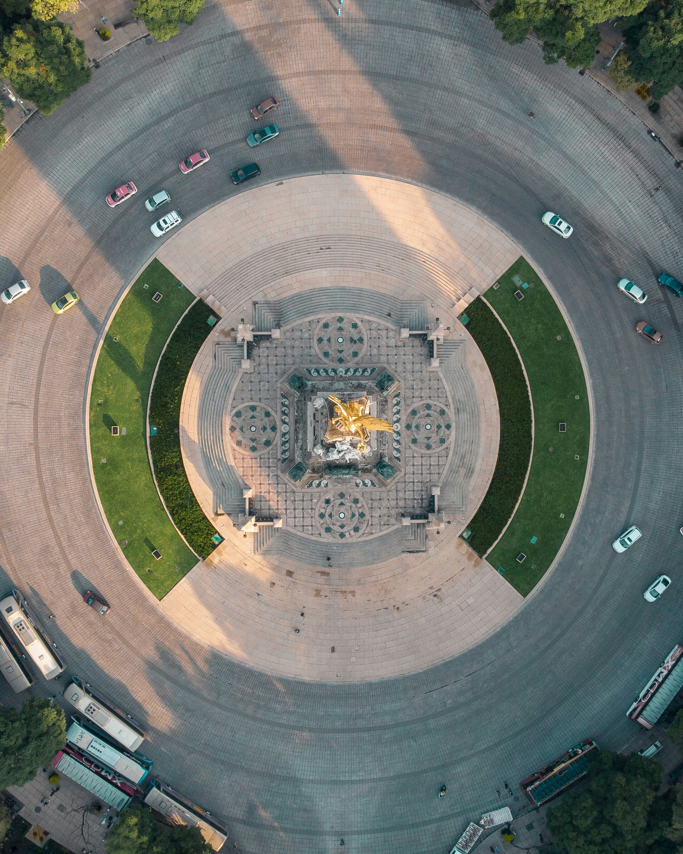 Imagen tomada desde arriba de la glorieta donde está en Ángel de la Independencia de Ciudad de México