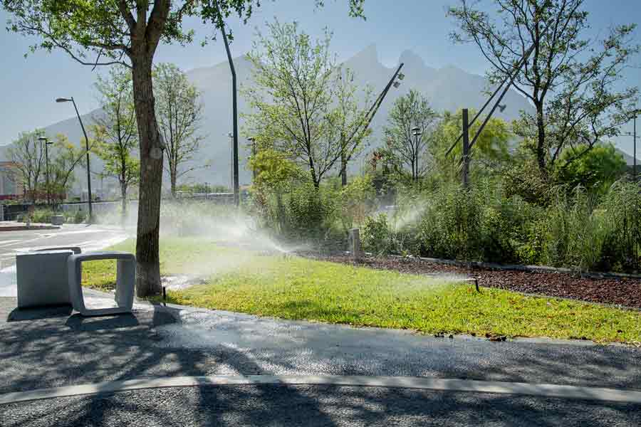 para-el-riego-en-areas-verde-se-utiliza-agua-tratada-en-la-planta-del-campus-monterrey_0