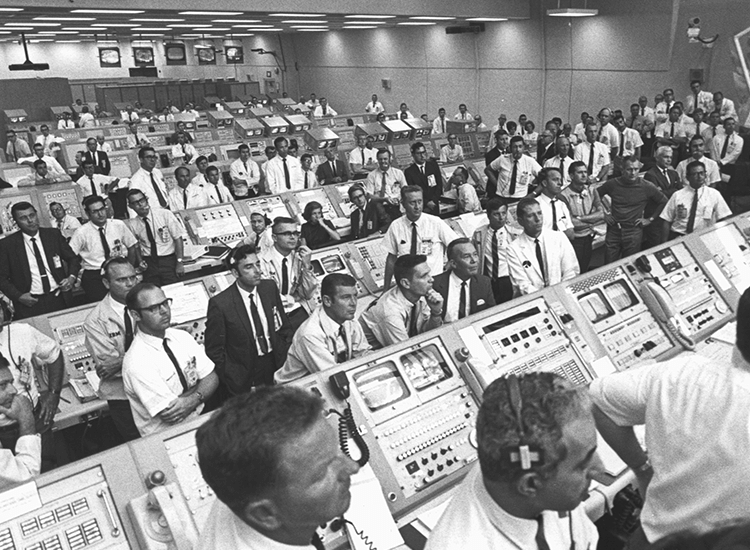 Equipo de ingenieros del Apolo 11